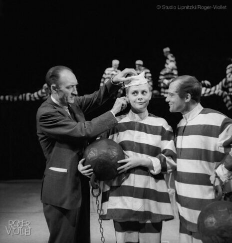 Répétition d'Ubu roi d'Alfred Jarry. Jean Vilar, metteur en scène, Christiane Minazzoli et Yves Gasc. Paris, TNP, mars 1958
